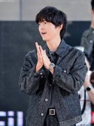 宋仲基佩戴欧米茄超霸月